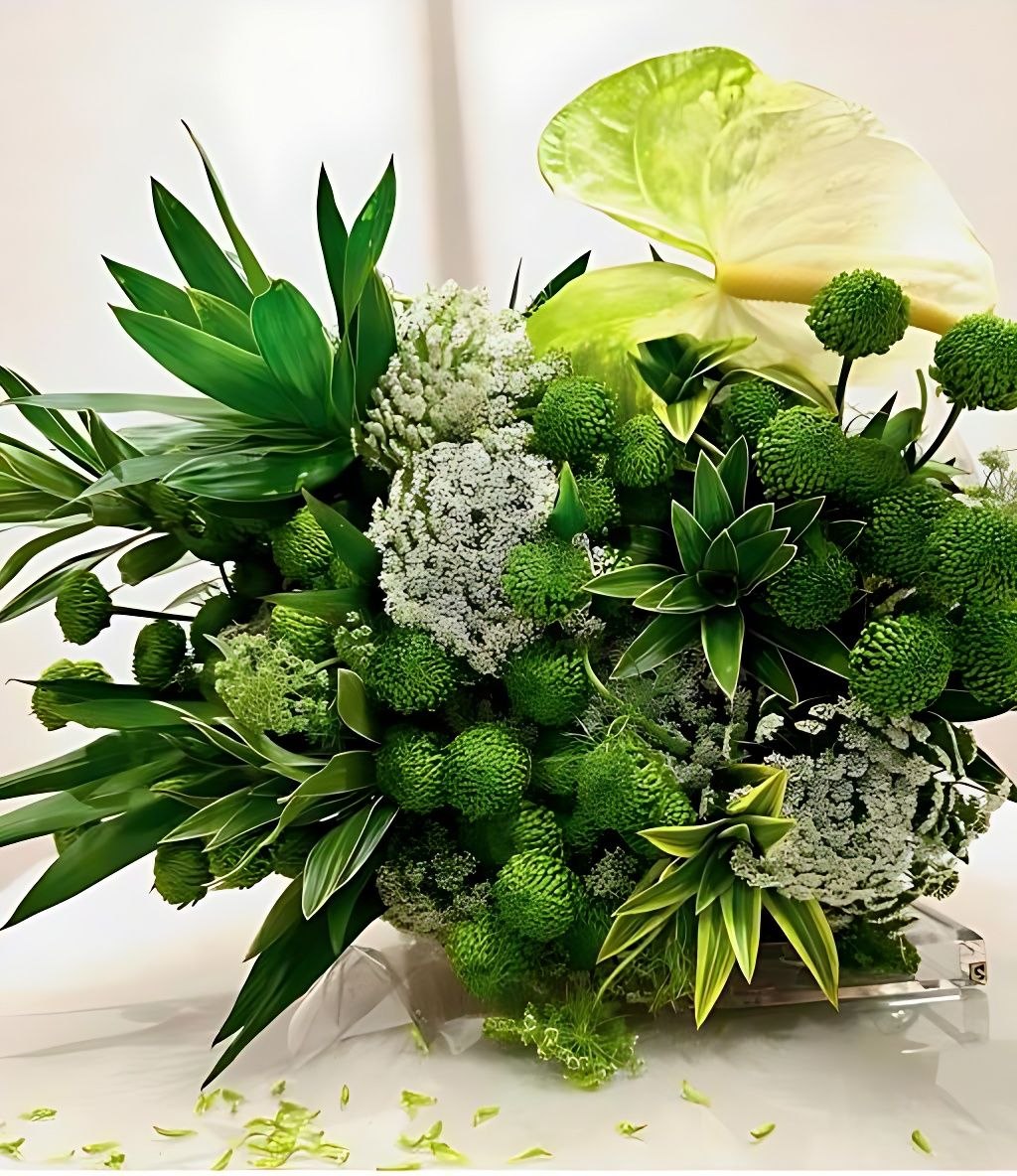 Arranjo floral verde — formas orgânicas que inspiram joias